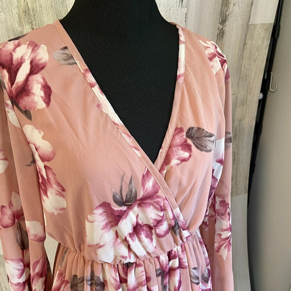 CLEARANCE! NWT Pink Blush Maternity Size Medium Floral Print Dress Chiffon - Picture 2 of 8